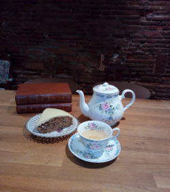 Gâteau et thé